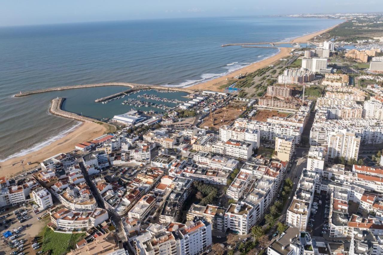 Apartamento D. João, 2 quartos a 500m da praia - Chambres d'hôtes Quarteira