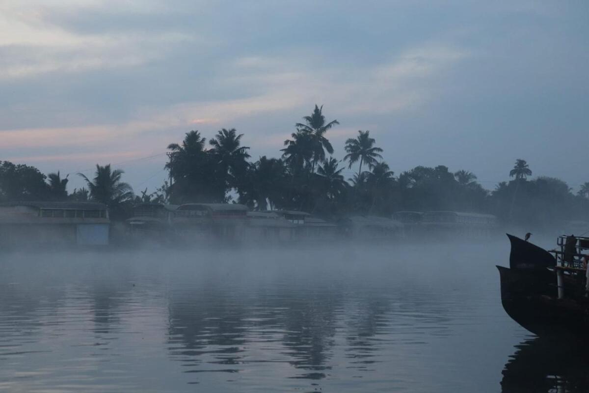 Sacred River Houseboats - B&B Alleppey