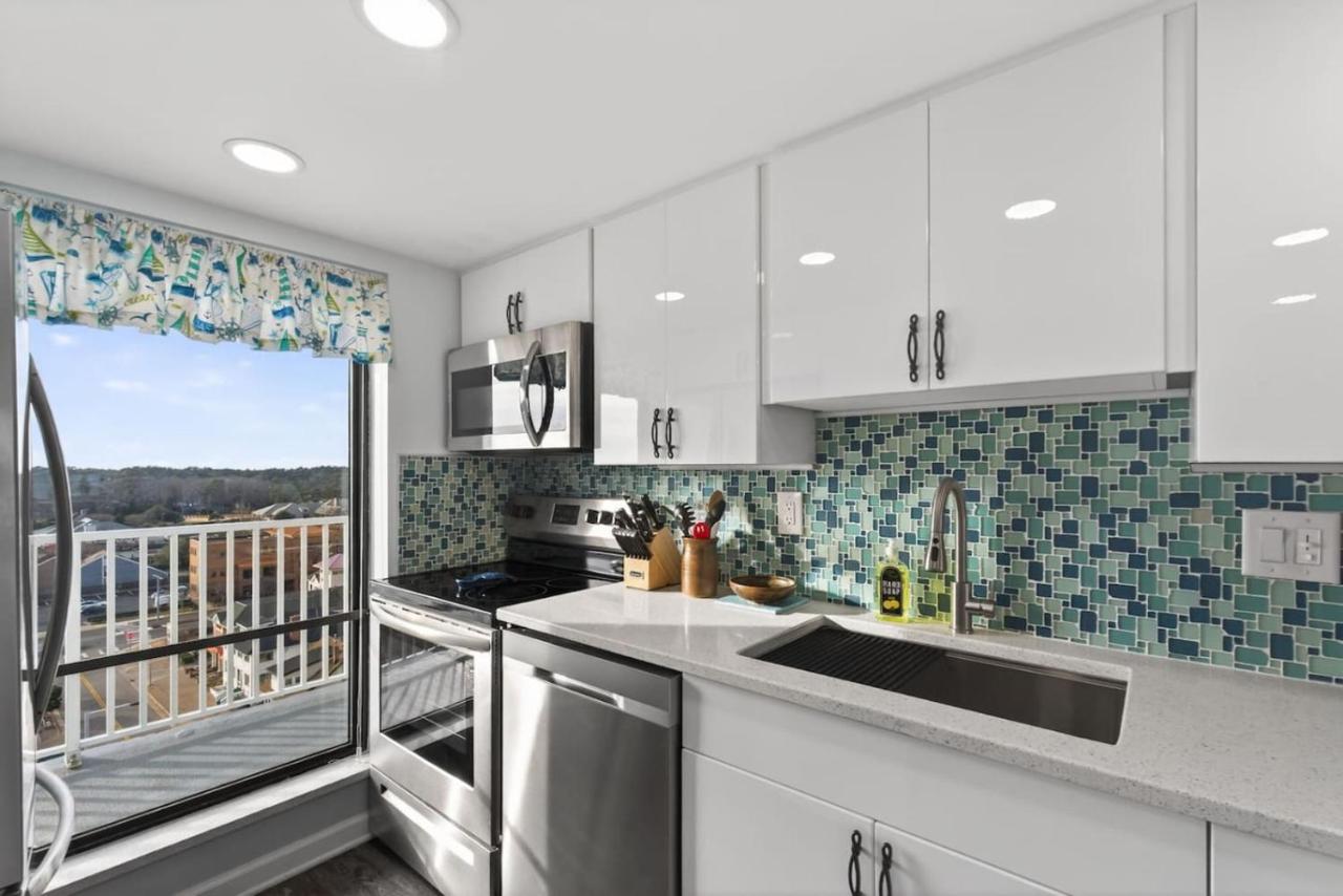 Beachfront Condo Pool Surfing Fishing EW 1101 - B&B Virginia Beach