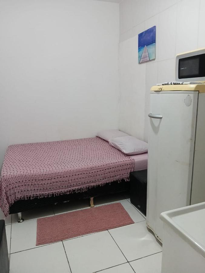 Apartamento Kitnet 5 no Tremembe Quarto Banheiro Cozinha compacta