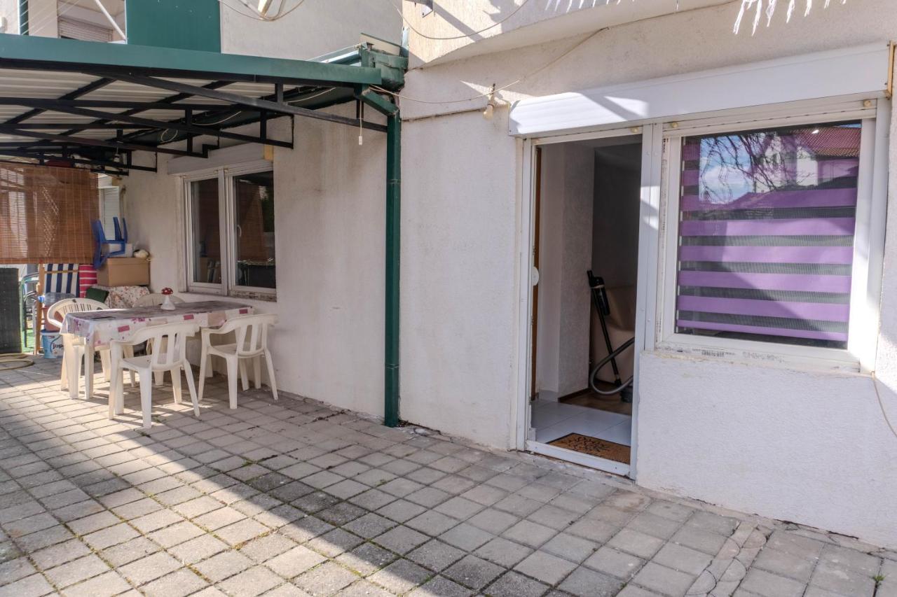 Backyard Groundfloor Apartment near the center of Ohrid - B&B Ocrida