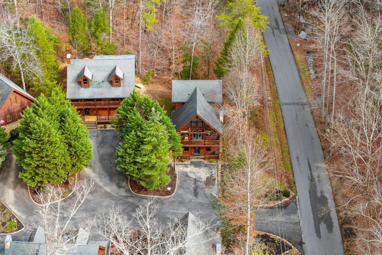 1 mile to Parkway, 5BR Cabin, Hot Tub, SL16! BBQ - B&B Pigeon Forge