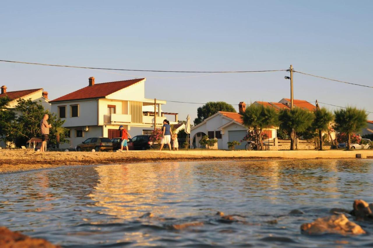 Family apartment on the Sandy beach! - Chambres d'hôtes Zaton