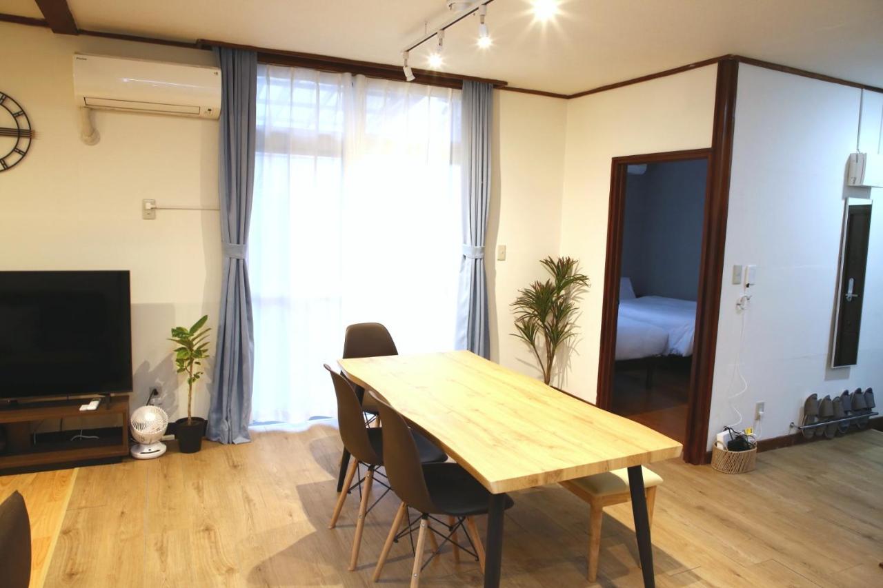 那覇空港20分 高速道路7分 イオンタウン徒歩10分 便利な貸切宿最大6名 - Chambres d'hôtes Nanjō