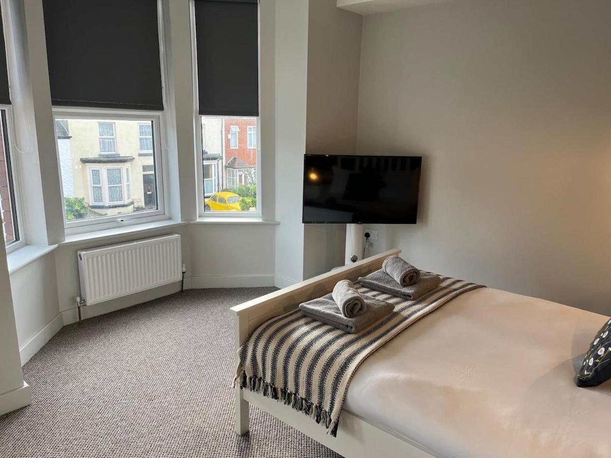 Comfortable 2 Bed Stay - Ideal for Families & Contractors - Bed and Breakfast Southport