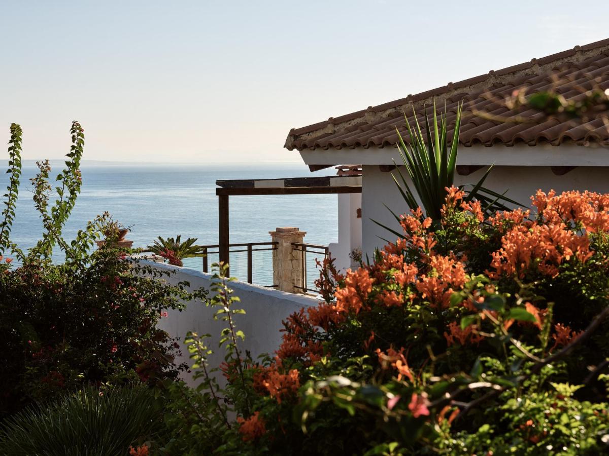 Villa Yiannis - private pool & endless sea view, by ZanteWize - Chambres d'hôtes Xirokástellon