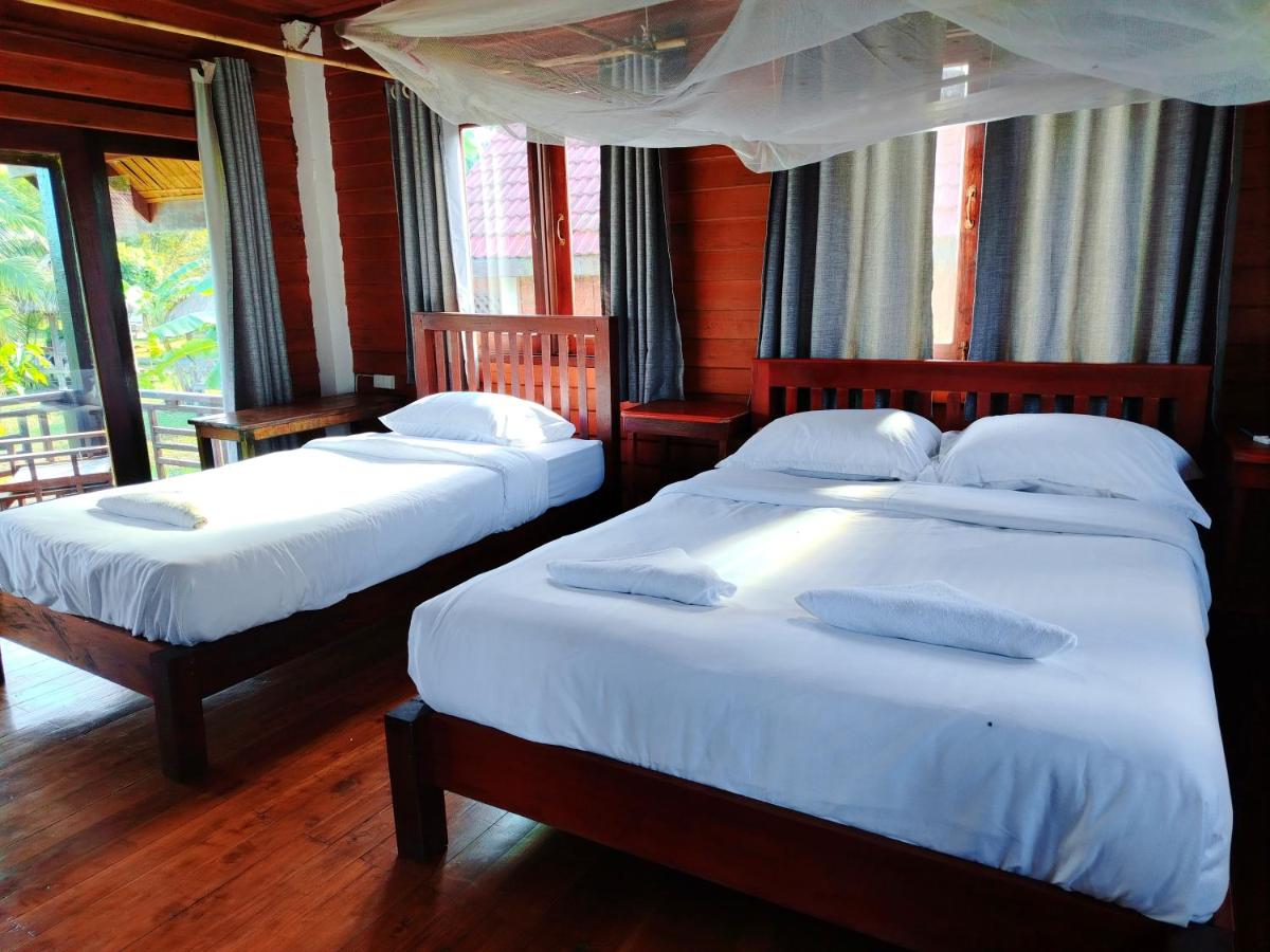 Camera Tripla con Vista Giardino