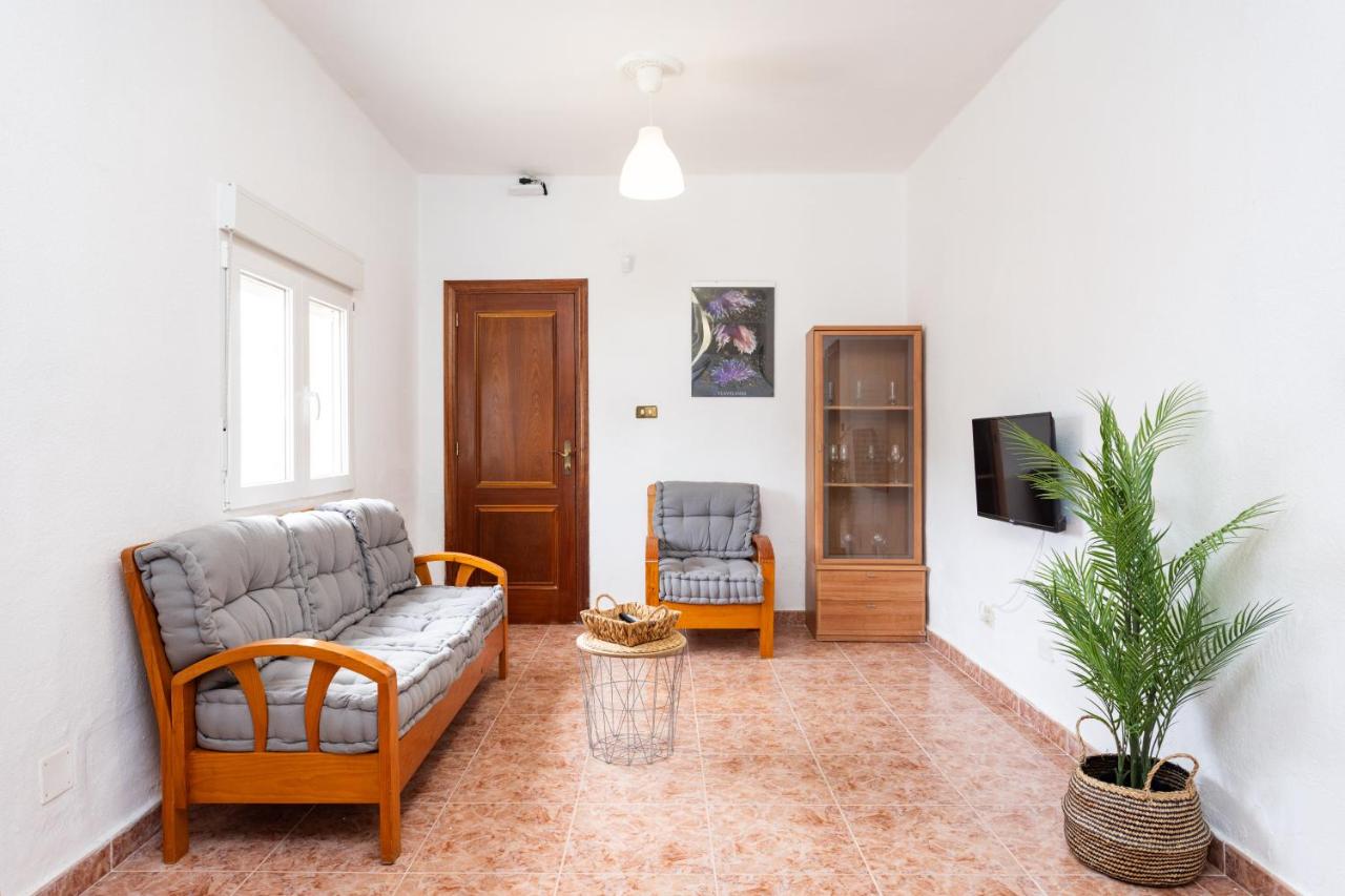 Home2Book Charming Apt with Interior Patio - Chambres d'hôtes Santa Cruz de Ténérife