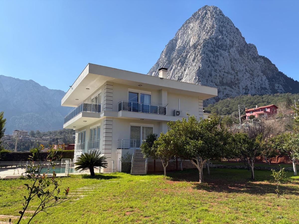 Villa Leom - Mountain Villa with Pool in Antalya - B&B Gedeller