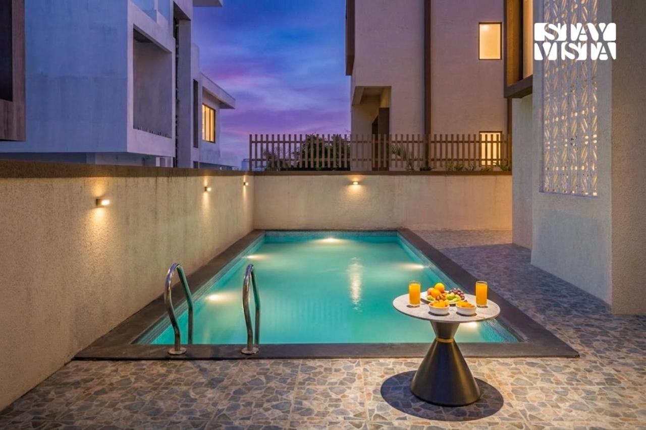 Kairo by VEO - Part of StayVista with Pool & Lawn - Chambres d'hôtes Lonavla