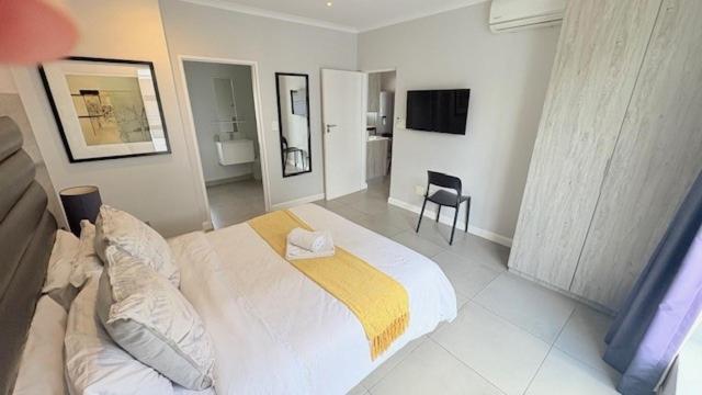 Seven On Middle - Gym Pool WiFi Central to Sandton - Bed and Breakfast Johannesburg