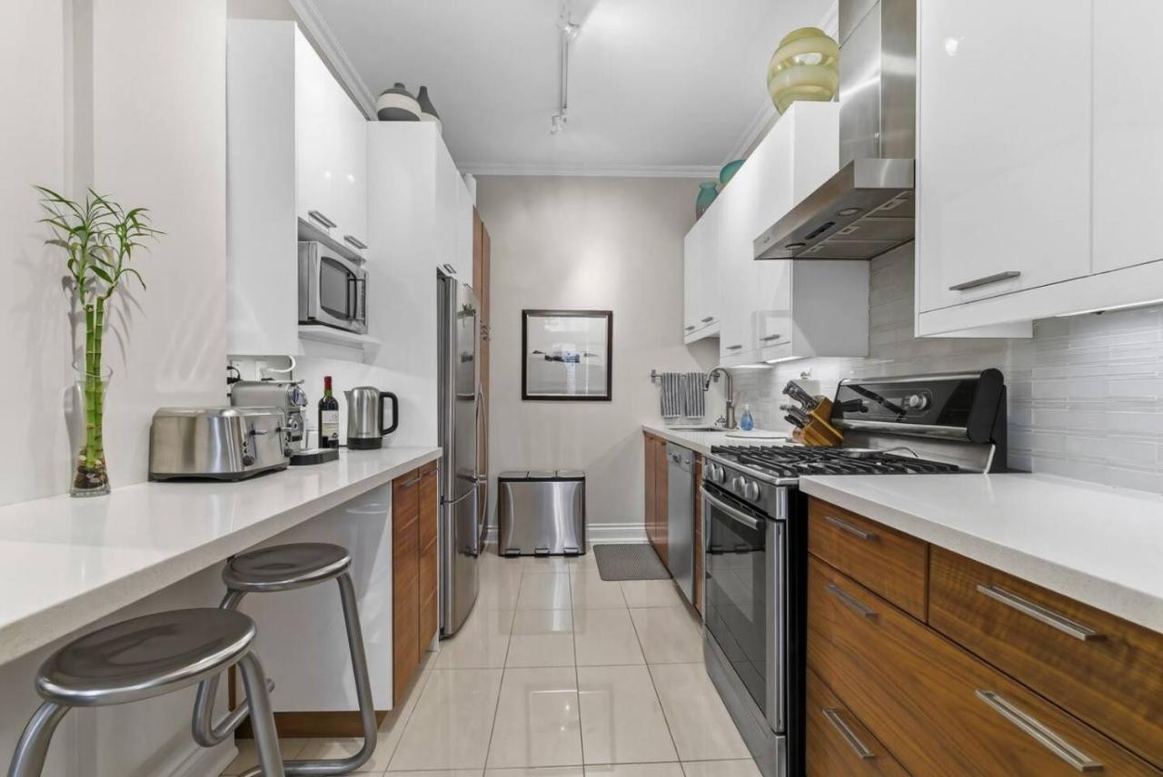 Relaxing City Retreat | Terrace & Full Kitchen - B&B Toronto