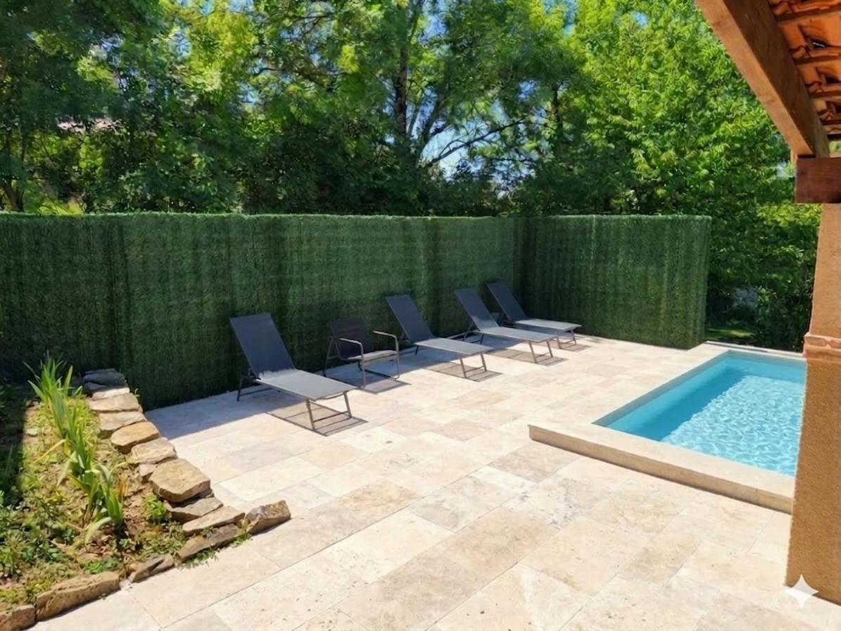 Charmant gîte de Lacrouzette avec piscine chauffée et bain balnéo proche d'Albi - B&B Saint-Benoît-de-Carmaux
