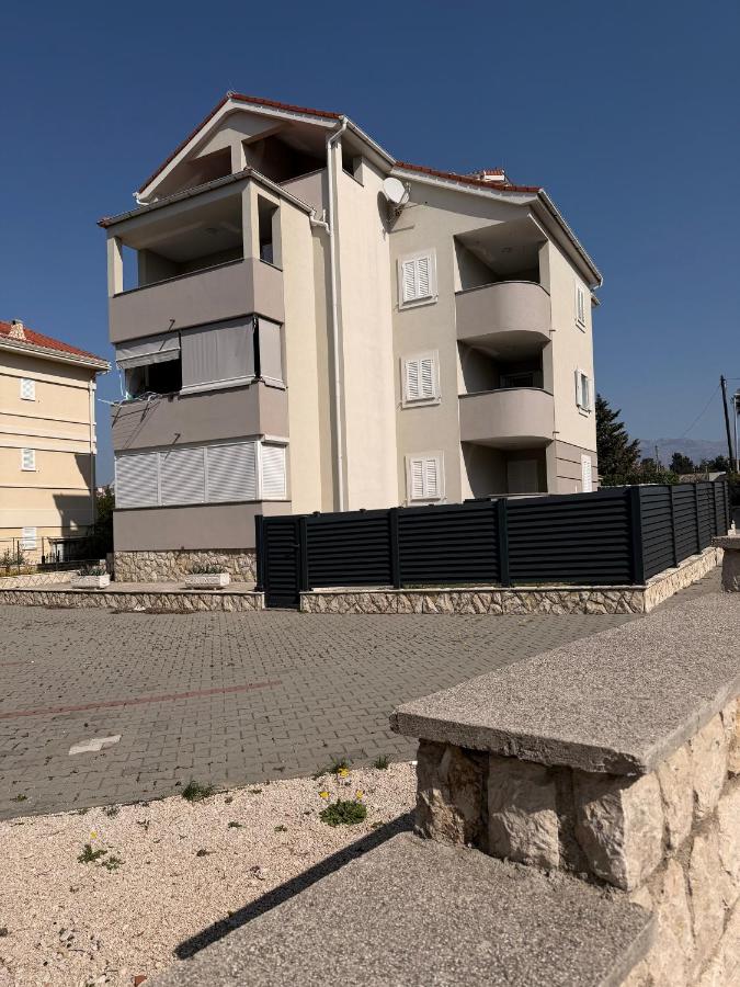 Apartments Niko Novalja - Bed and Breakfast Novalja