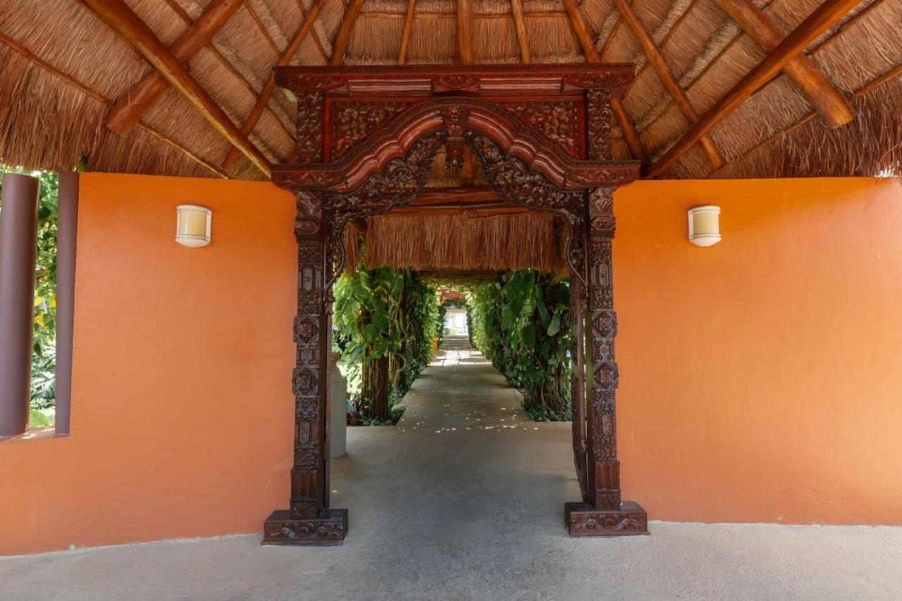 Isla Condo 403 Oceanfront Puerta al Mar Isla Mujeres - Bed and Breakfast Isla Mujeres