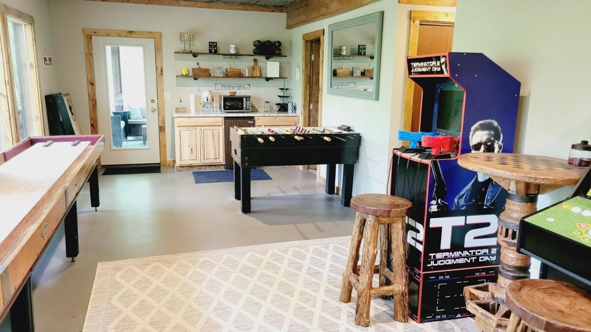 Raystown Roost a Mtn Retreat 5 mins to Boat Launch - B&B Russellville