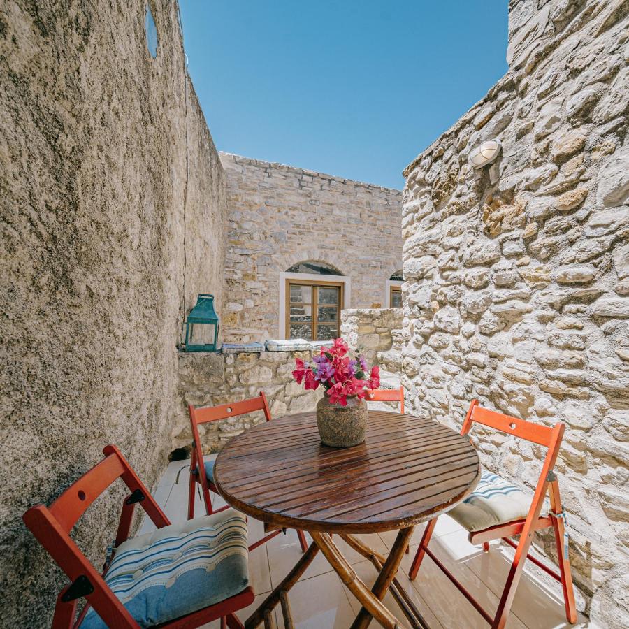 Alternative Medieval Villa - B&B Kalamoti