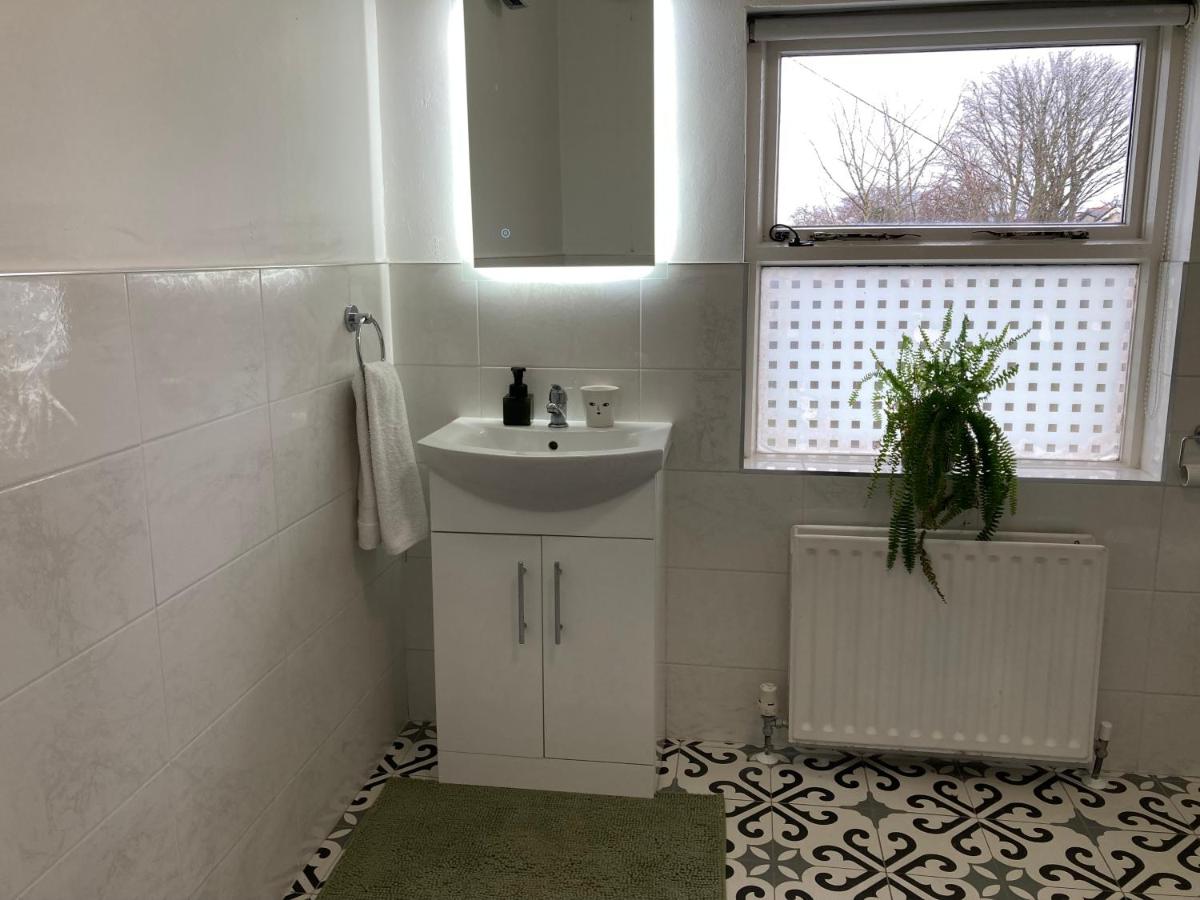 Town House with Free Parking - B&B Ennis