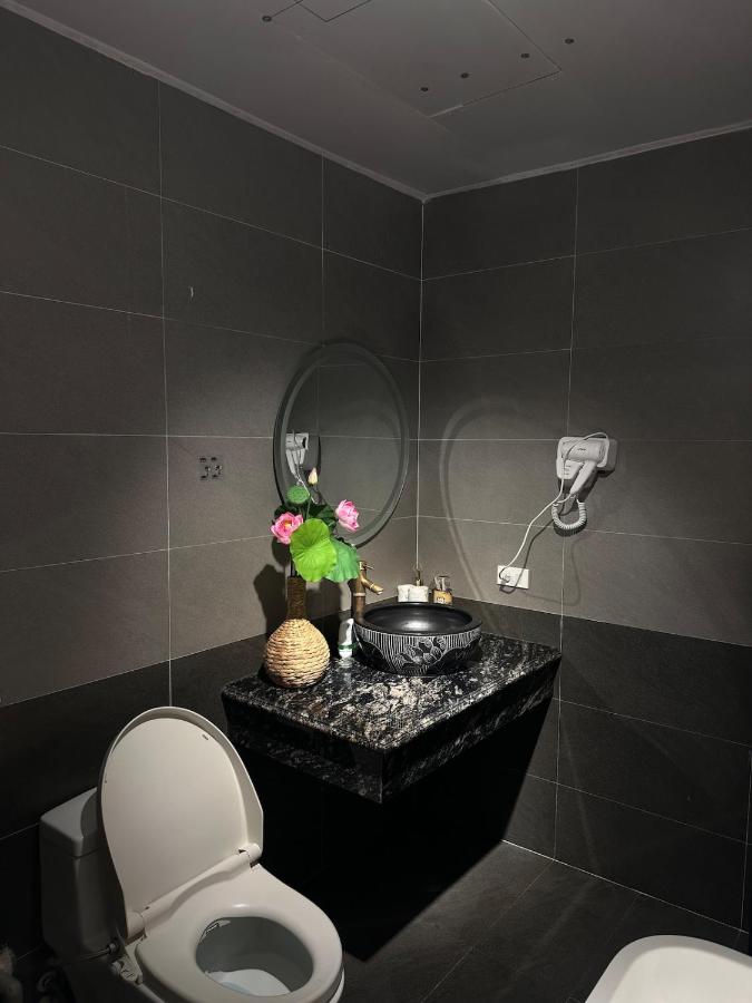 T4 Wash & Dry Netflix Kitchen Bathtub 45m2 - B&B Hanoi
