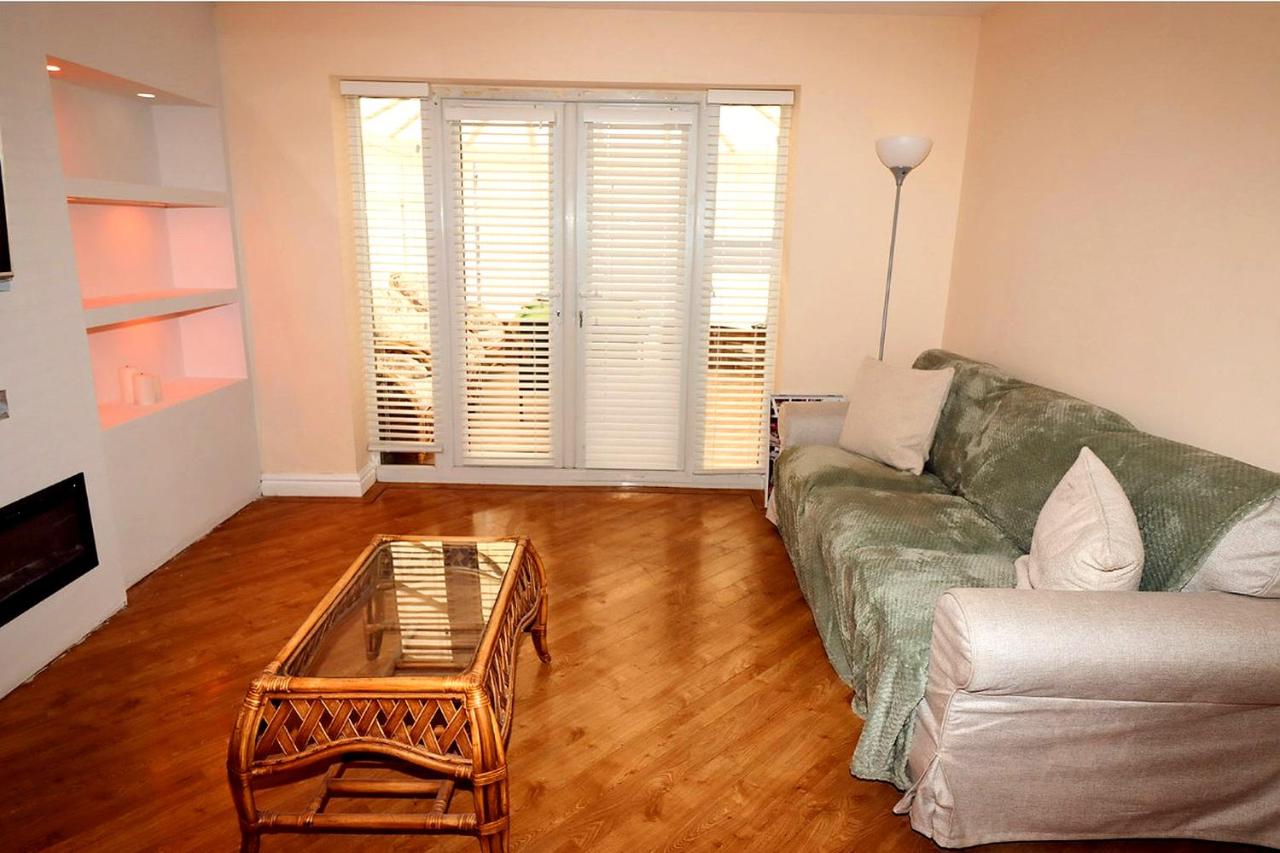 Cozy West Derby Retreat Near Alder Hey & Anfield - Chambres d'hôtes Deysbrook