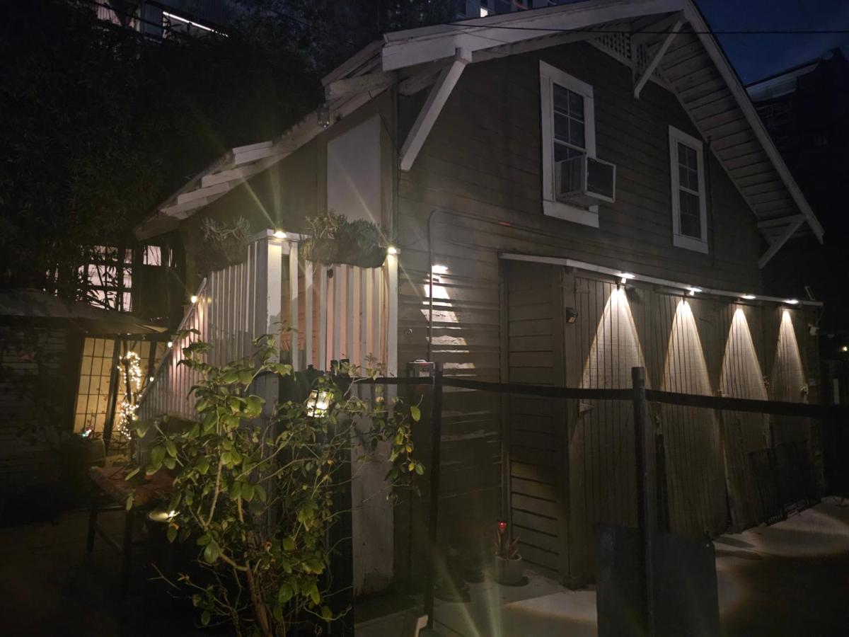 Tranquility at the House of Alchemy Hollywood - Chambres d’hôtes Los Angeles