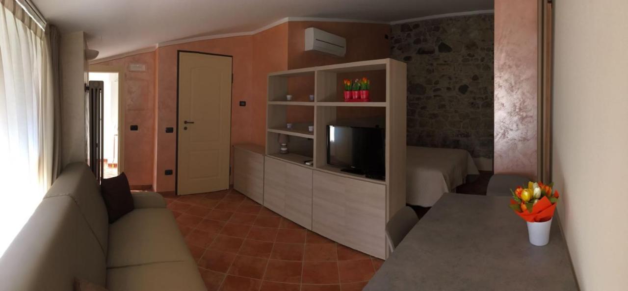 Deluxe Studio