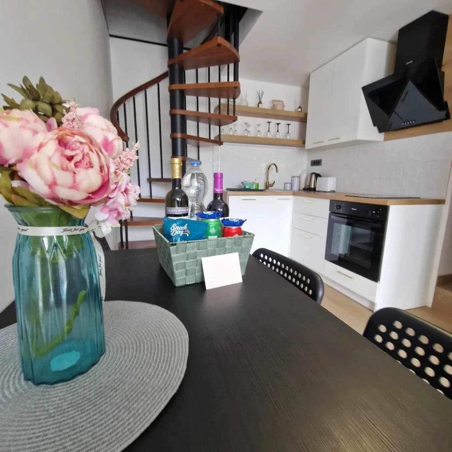 Modern 4 stars Apartment with terace & free parking - B&B Sebenico
