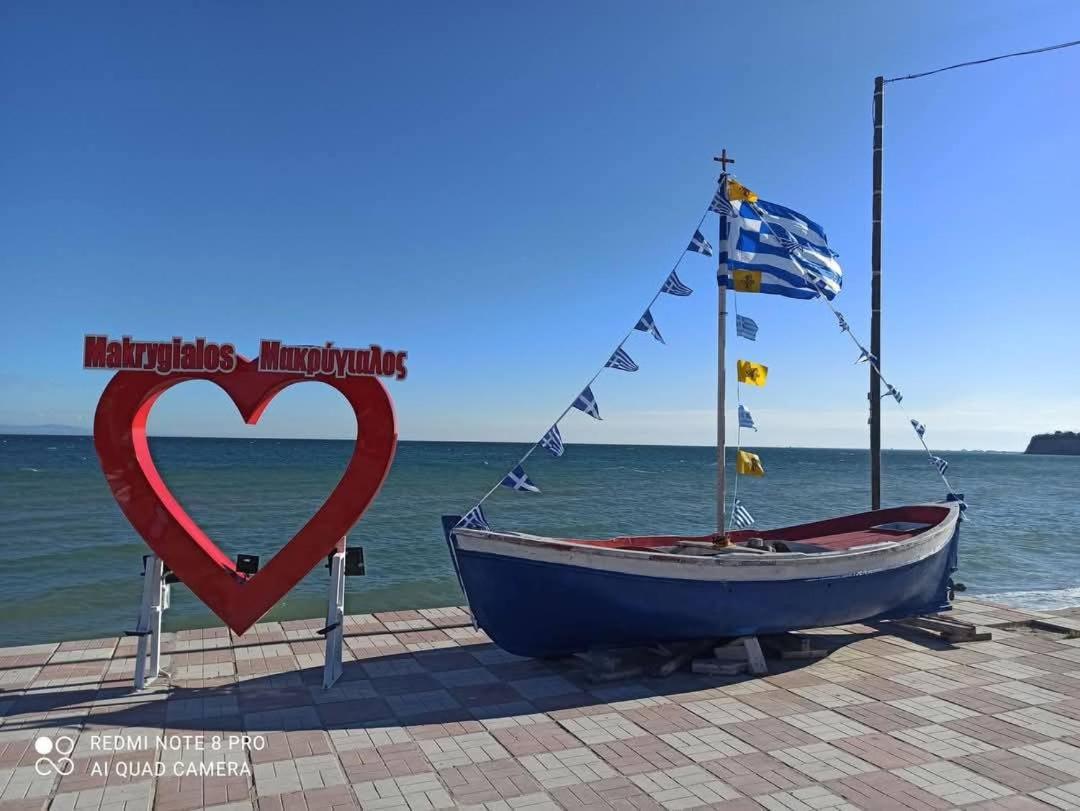 Rooms To Let Giannis - B&B Makrýgialos