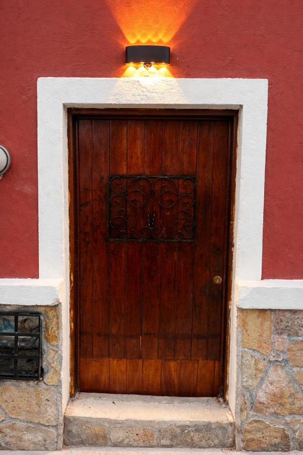 Charming Air-Conditioned Home in Mérida Centro with Private Patio & BBQ - Bed and Breakfast Mérida