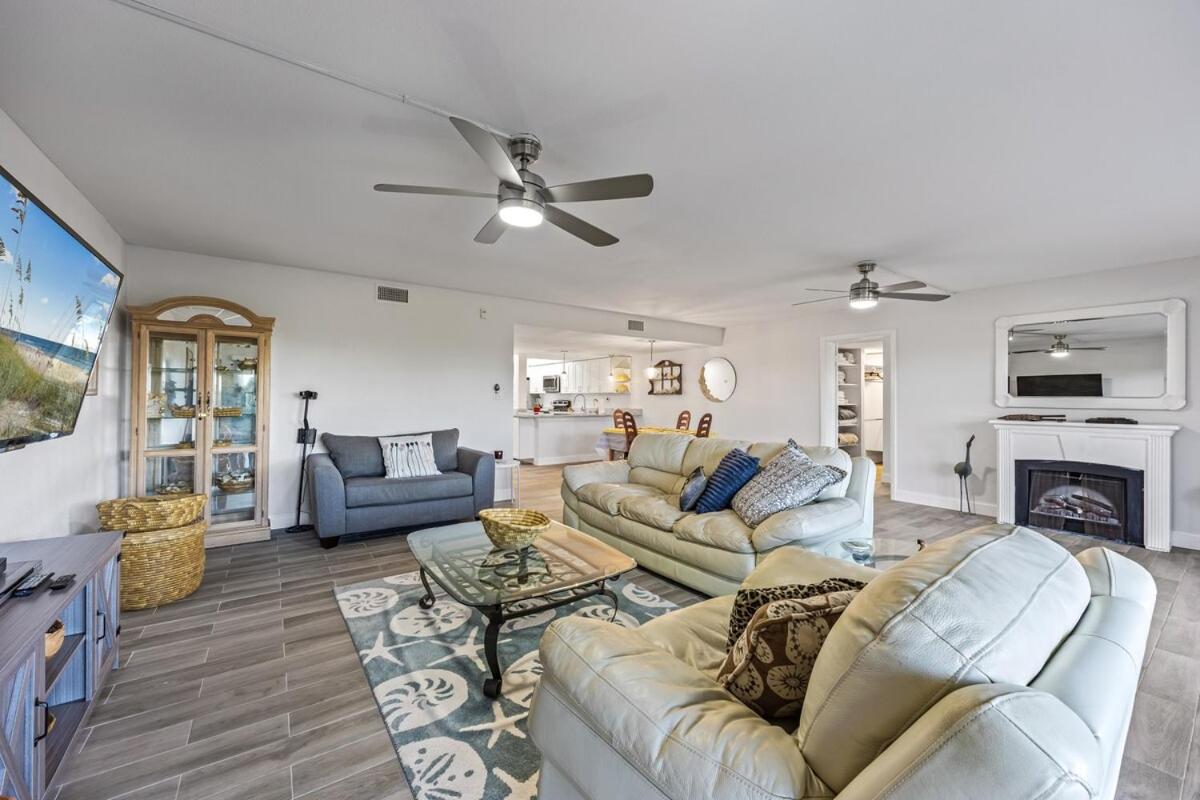 Newly Remodeled 2- Bedroom Ocean Front Condo - Ferienwohnung Cocoa Beach