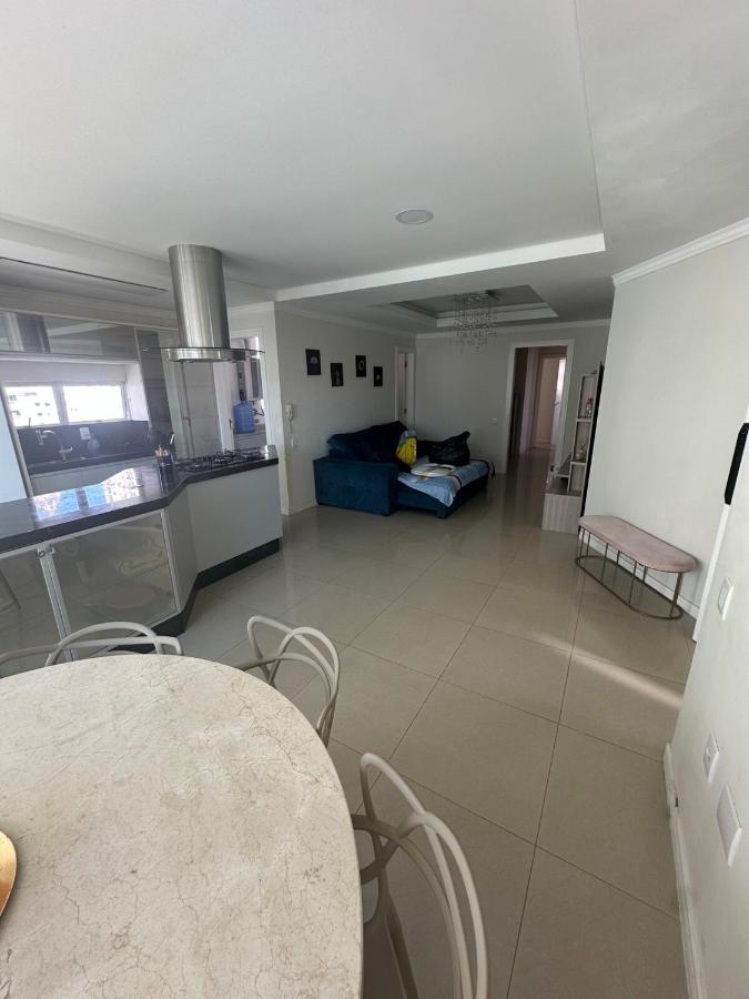 Apto duplex com piscina e jacuzzi privativas centro - Ferienwohnung Balneário Camboriú