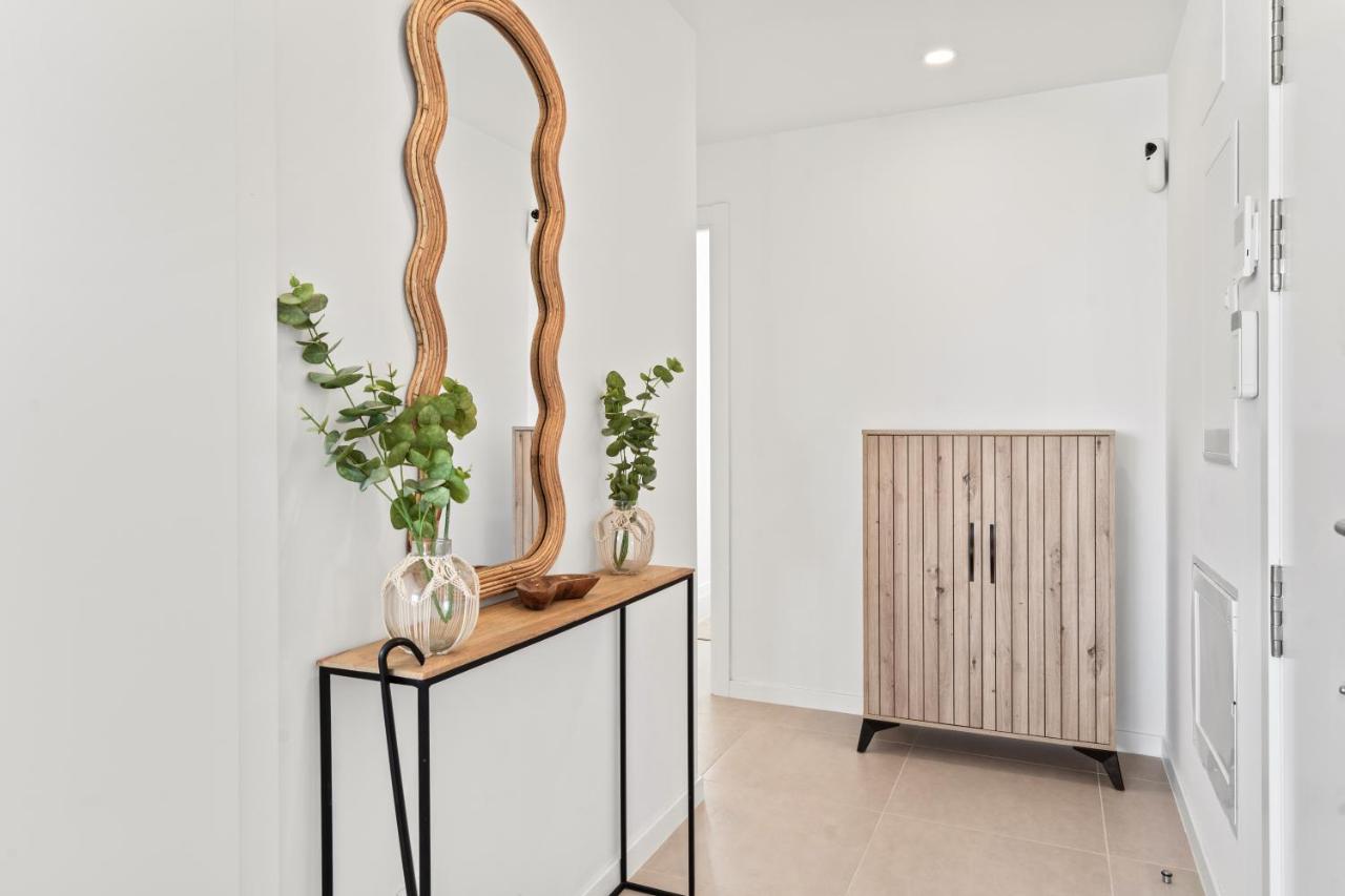 Luxury Sunny Apt in Acqua Gardens with Terrace - Chambres d'hôtes Estepona