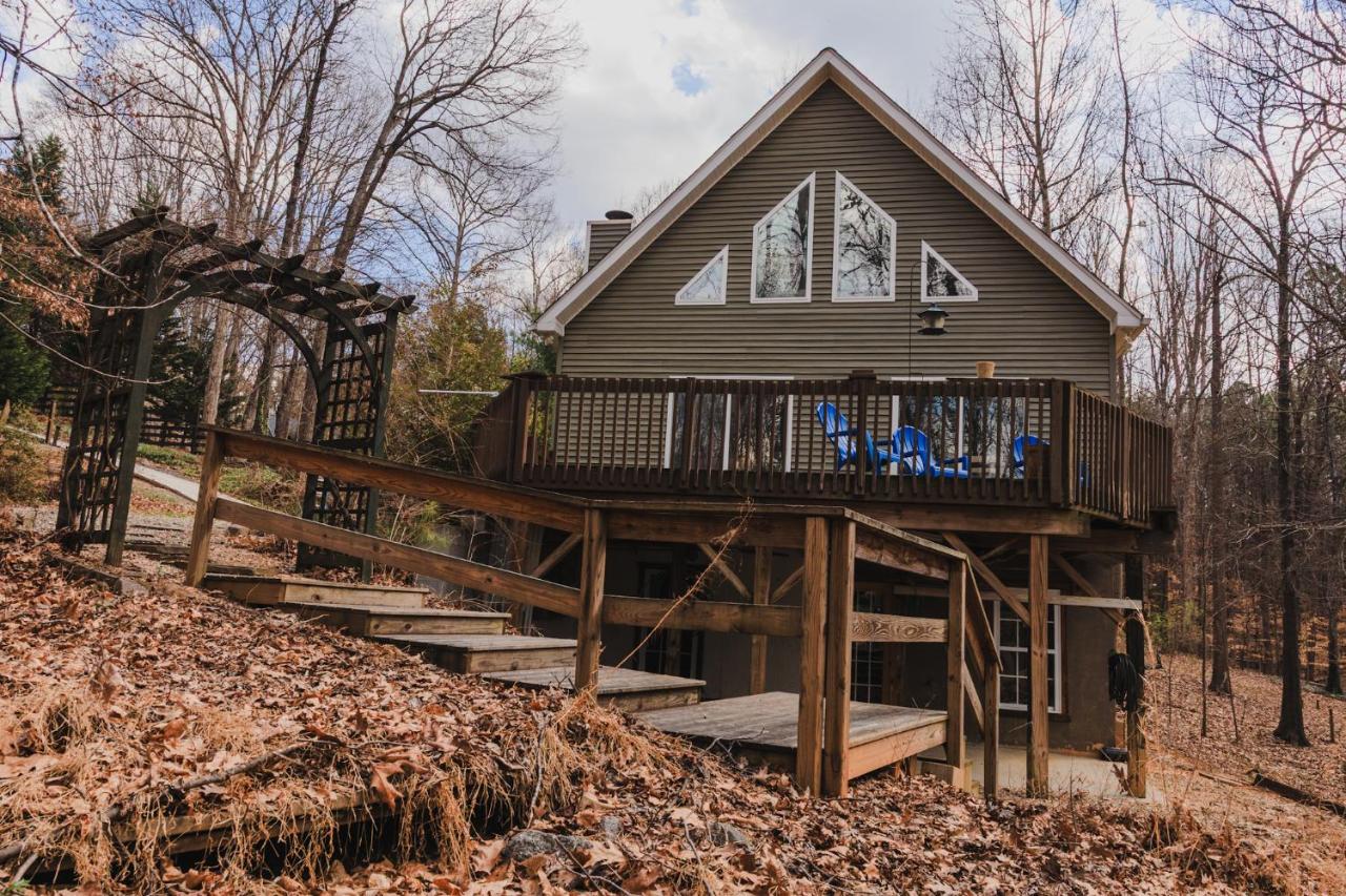 Cabin By The Lake - B&B Mooresville
