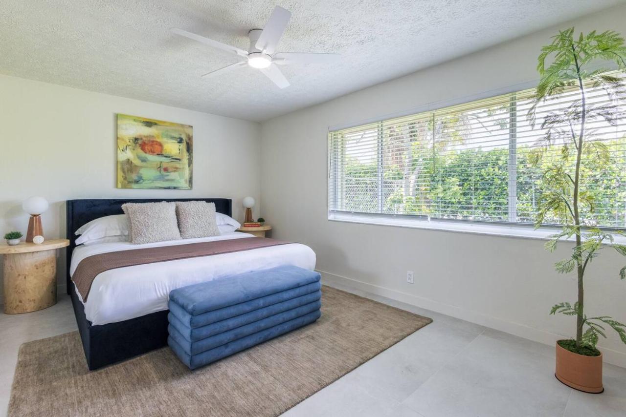 Relax & Play | 3BR Retreat Near Beach + Game Room - B&B Fort Lauderdale