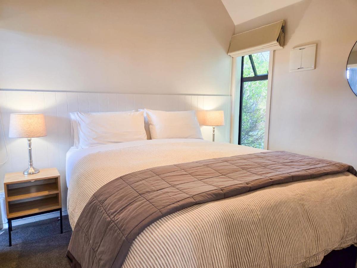 The Black BeechHouse - Starfall -Luxury Cedar Tub - B&B Lake Tekapo