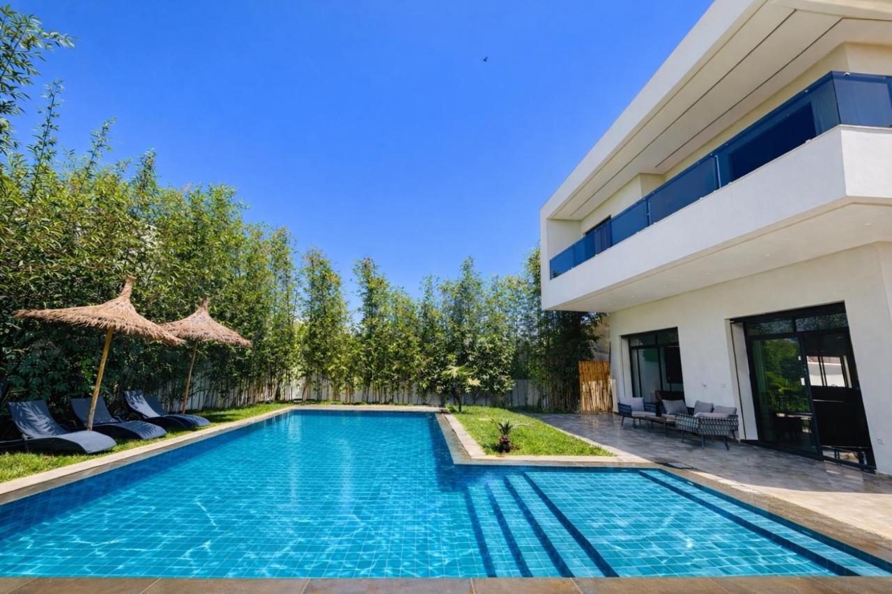 Villa de luxe piscine chauffée & Jacuzzi & Petit déjeuner - B&B Fes