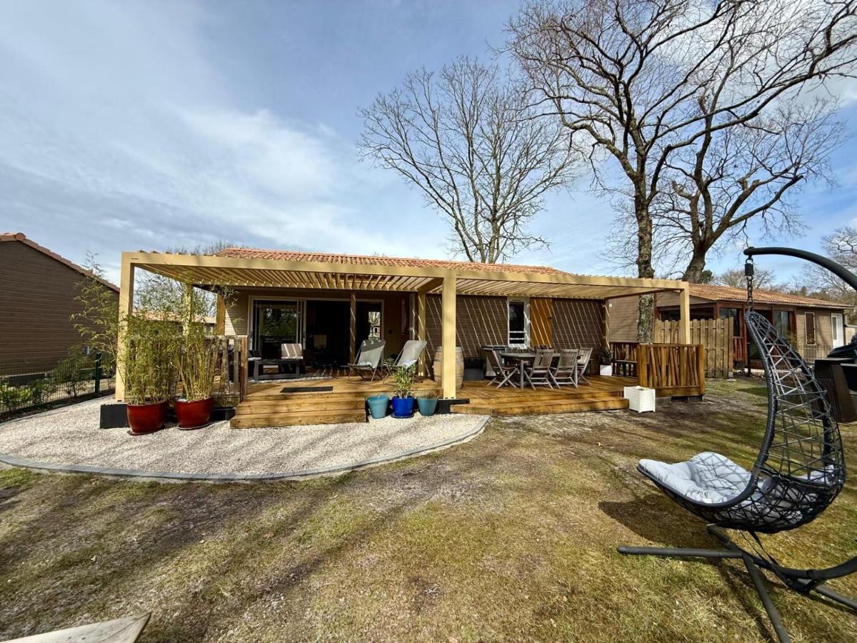 Chalet 18 tout confort pour un séjour dans domaine avec Piscine et en bordure Lac avec plage artificielle - Chambres d'hôtes Labouheyre