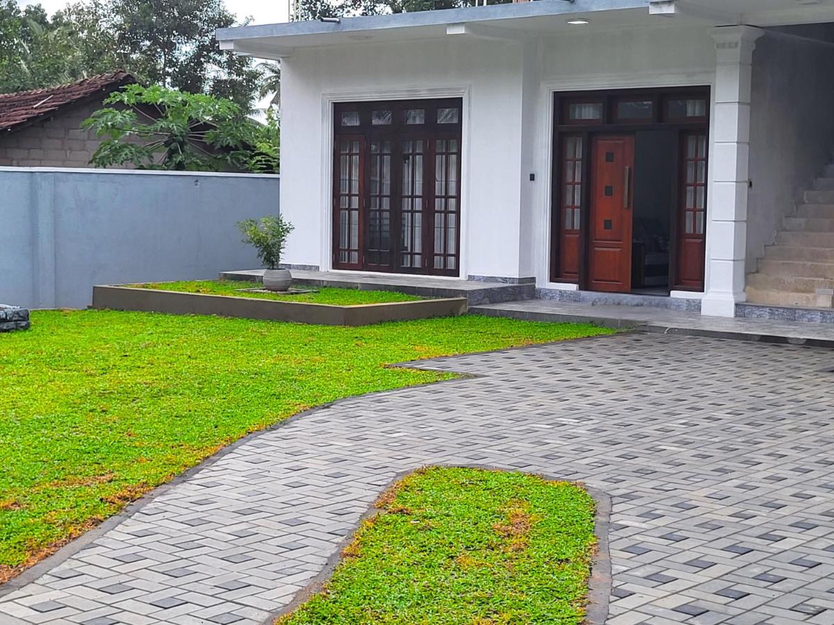 Nimsara Homes - Ferienwohnung Veyangoda