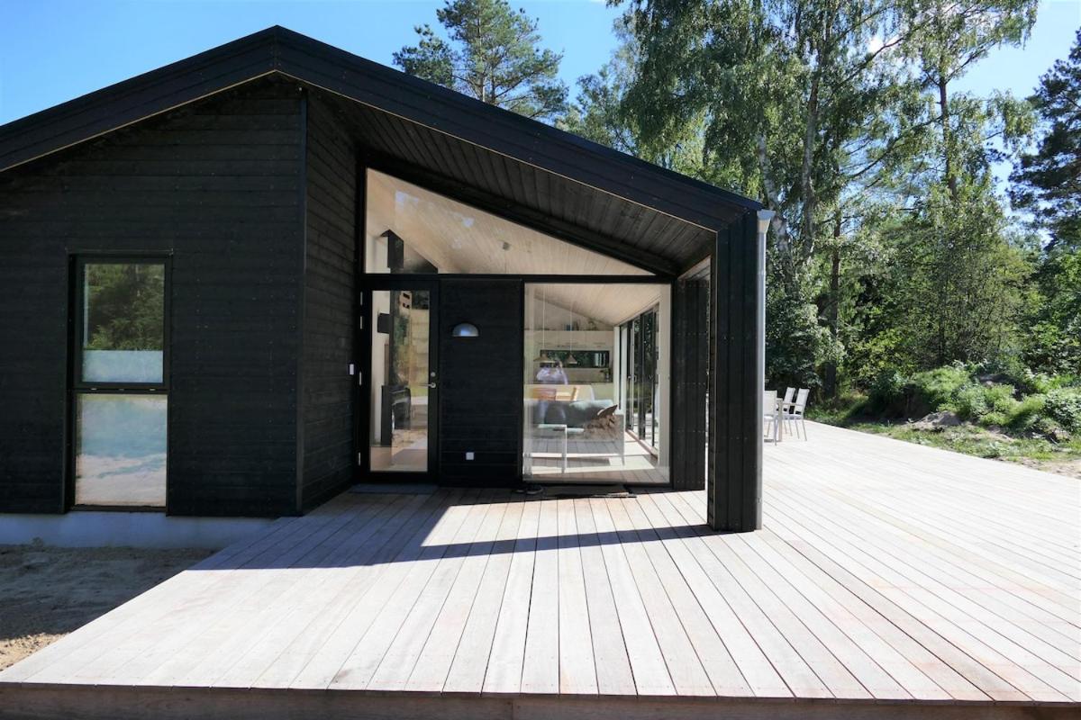 New luxury summerhouse near forest and beach - B&B Frederiksværk