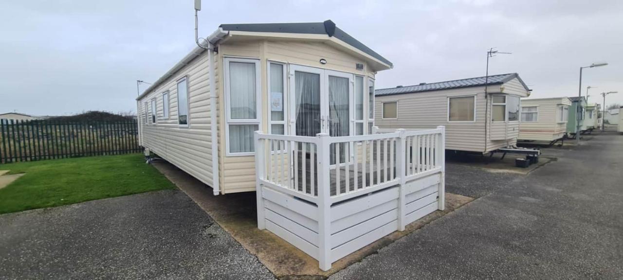 Towyn Happy Days S7 - B&B Rowen
