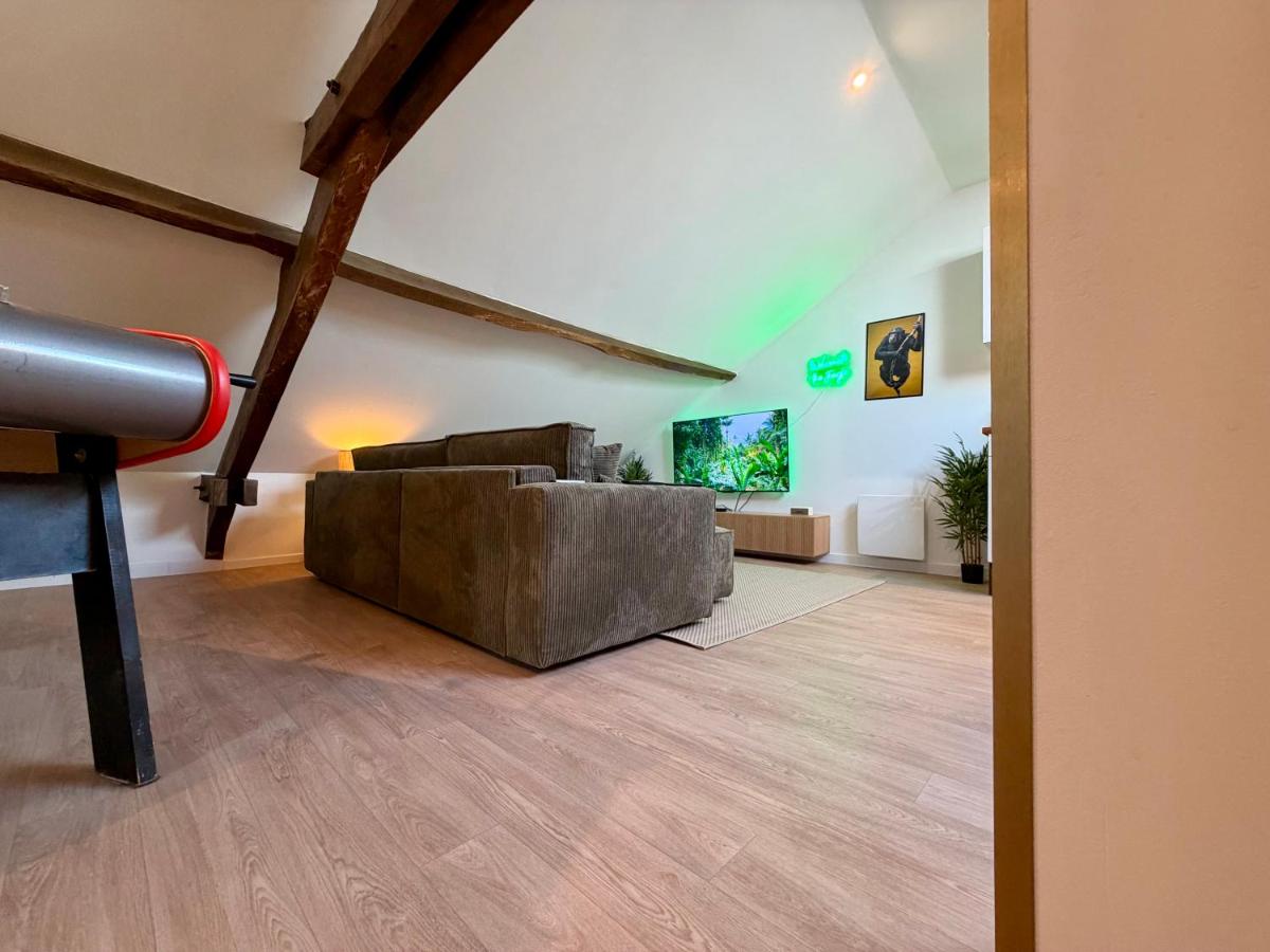 Le Jungle Loft, Lit King size, Baby-foot & Design - Chambres d’hôtes La Roche-sur-Yon