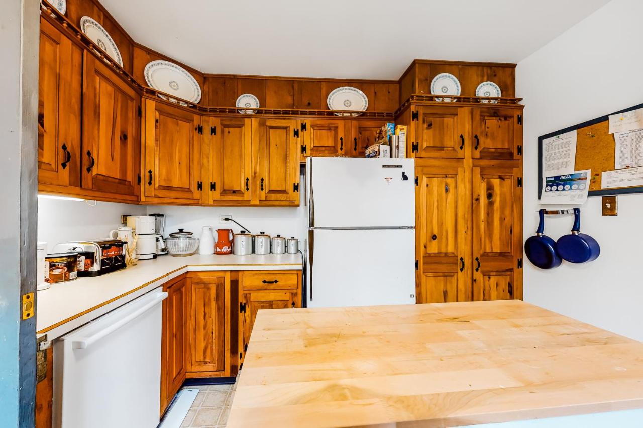 1 Mi to Beach! Family-Friendly Nantucket Retreat - Chambres d’hôtes Nantucket