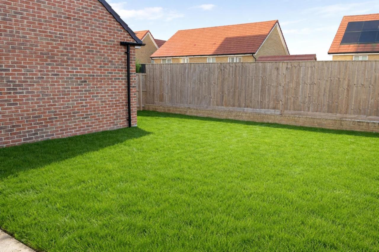 Mantons Living - Spacious 4 Bedroom Contractor & Corporate House - B&B Wakefield