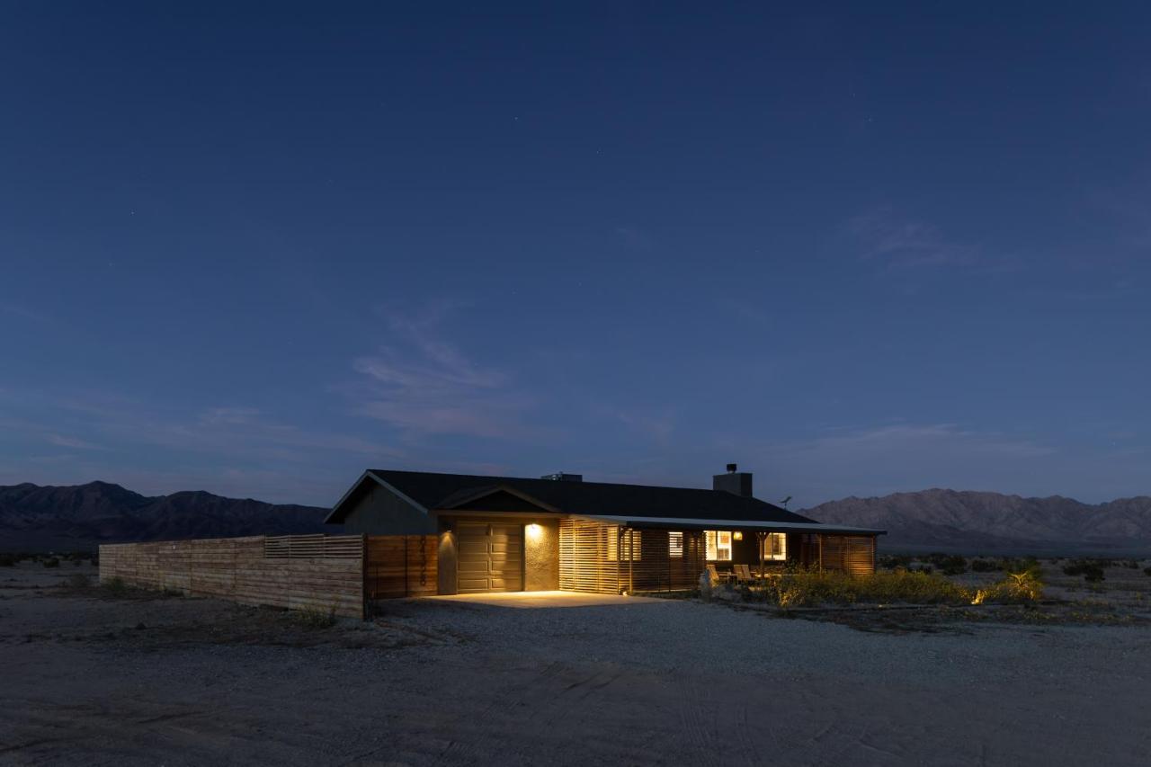 Dark Star - Endless Stars, Cowboy Pool, Spa, Fire pit, BBQ - Bed and Breakfast Twentynine Palms