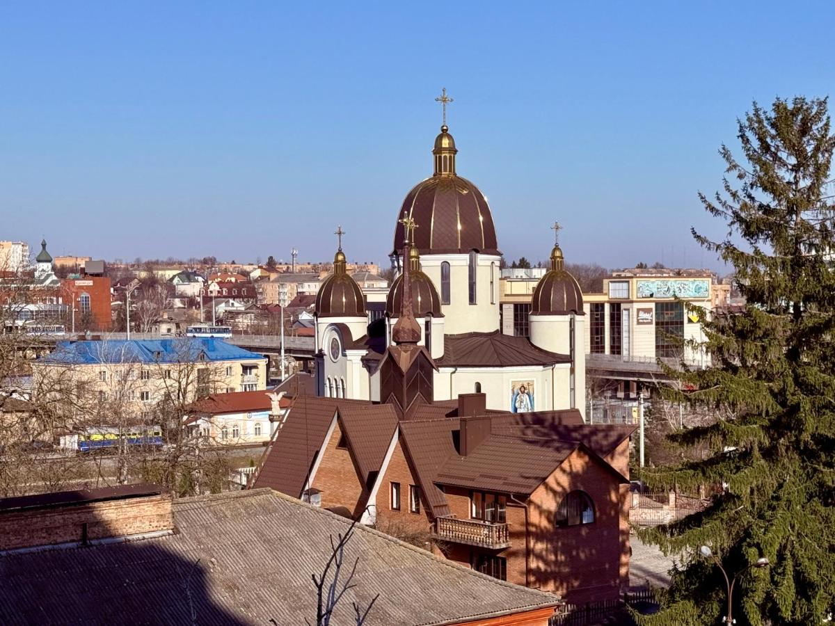 Центр стадіон Central Сity Замкова - B&B Rivne