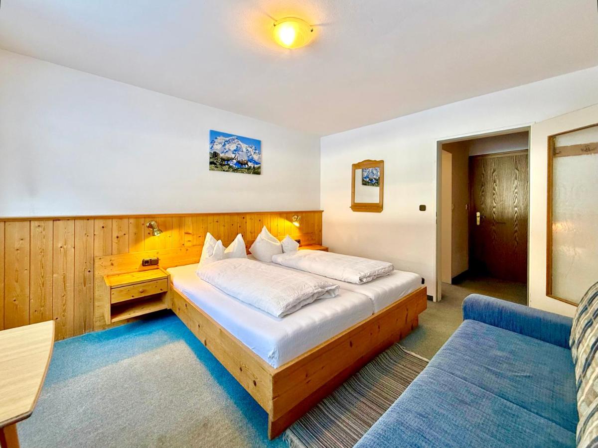 Camera Matrimoniale con Vista Montagna