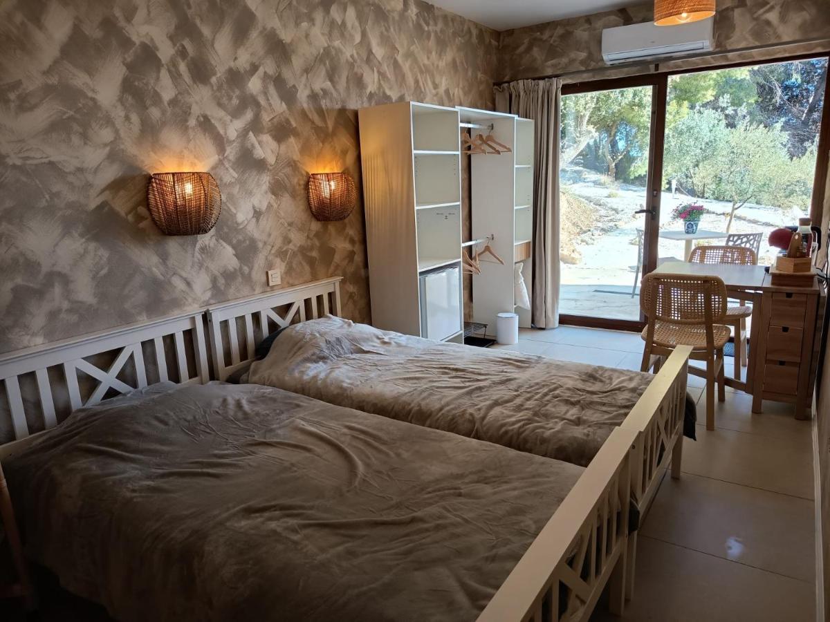 Doppel-/Zweibettzimmer mit eigener Terrasse