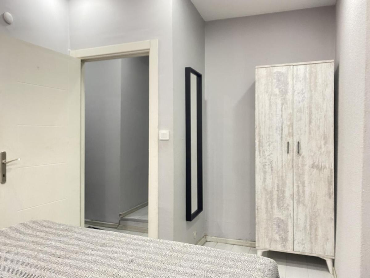 Central 1BR Home in Taksim - Steps to İstiklal - B&B Estambul