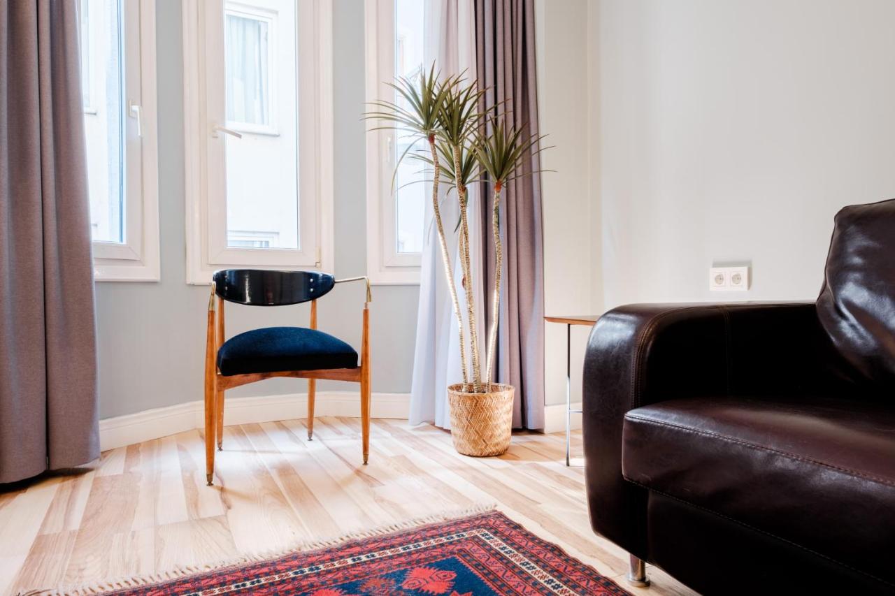 City-Center Urban Flat with Private Balcony - Chambres d'hôtes Istanbul