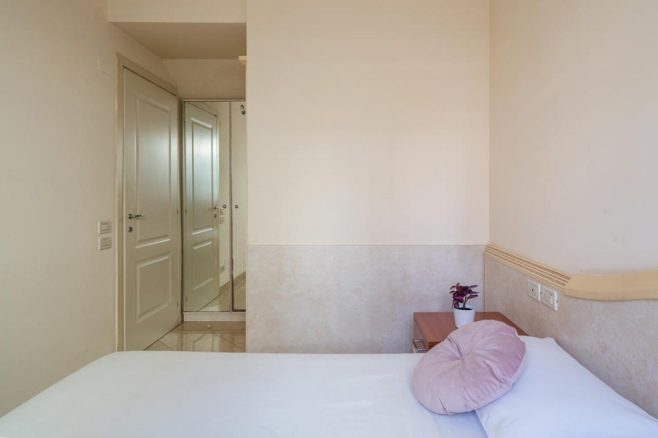 3 min to Beach Apartment with Patio AC - Il Lupo Affitta - Chambres d'hôtes Cattolica